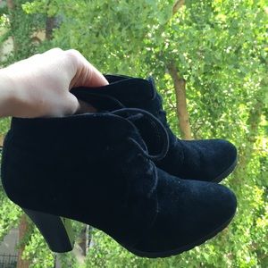 White Mountain Suede Black Booties Size 7 1/2